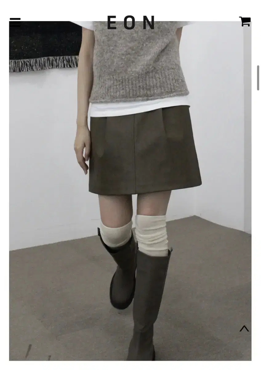 이오엔 eon TUCK LEATHER MINI SKIRT 가죽치마